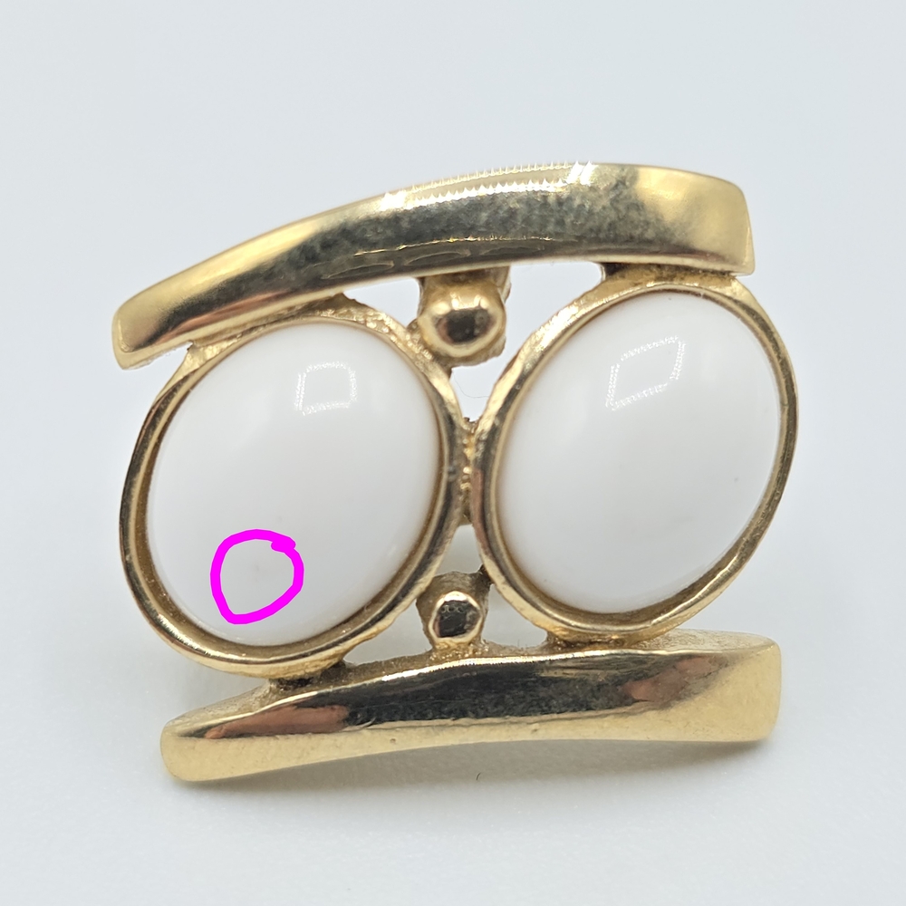 Vintage Trifari Gold Tone White Cabochon Clip On Earrings Mid Century MCM - Picture 11 of 14
